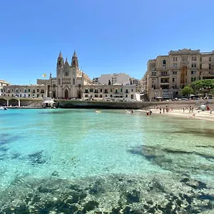Hotel Bay, Saint Julian's
